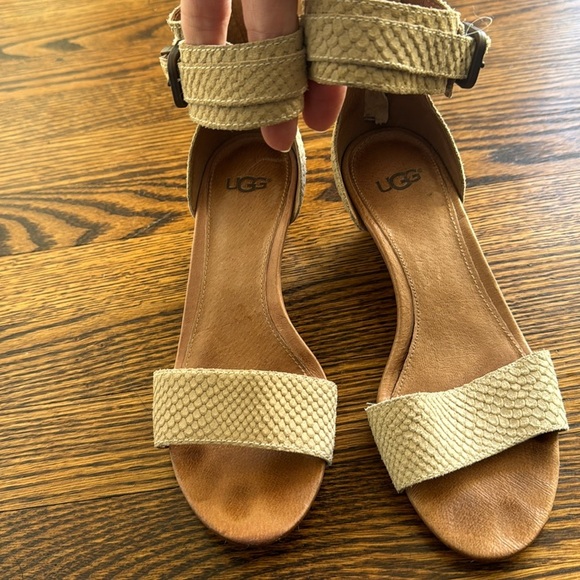 Ugg Char Mar suede faux snakeskin texture tan buckle ankle strap wedge sandals 6 - Picture 3 of 5